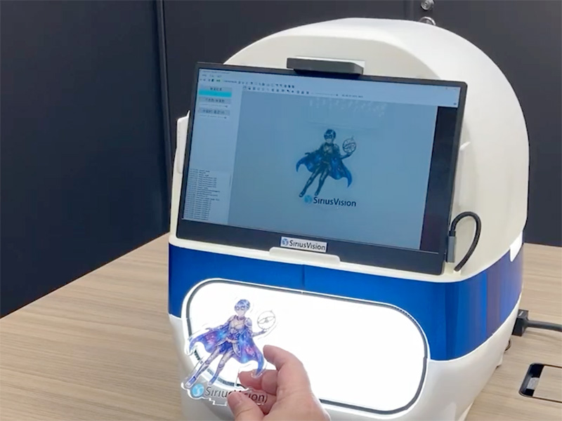 卓上品質検査装置 S-Comet コメット アクリルパネル印刷検査の様子